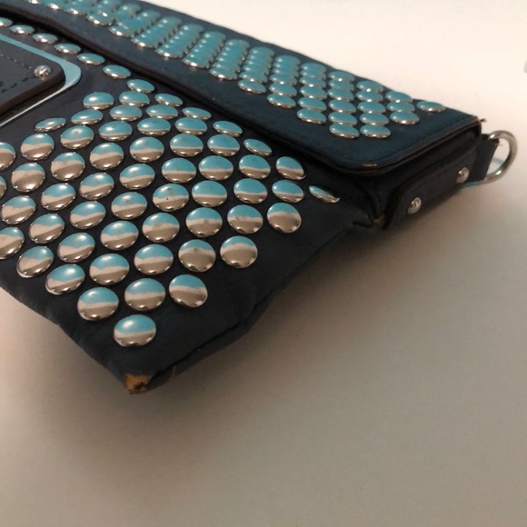 ✨FINAL SALE✨ Guess Leather Blue Studded Clutch - Picture 8 of 15